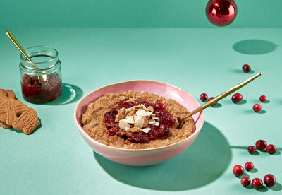 Sweet Ceylon bowl with warm cranberry jam and speculaas