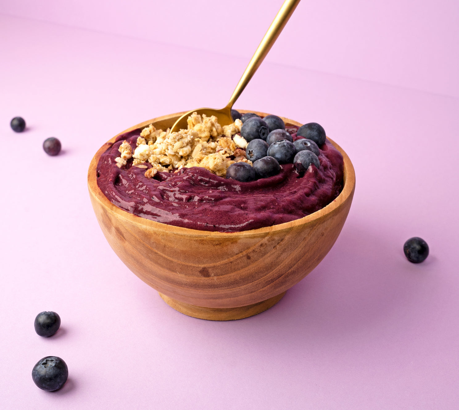 Beerenstarke Açaí Bowl mit viel Protein